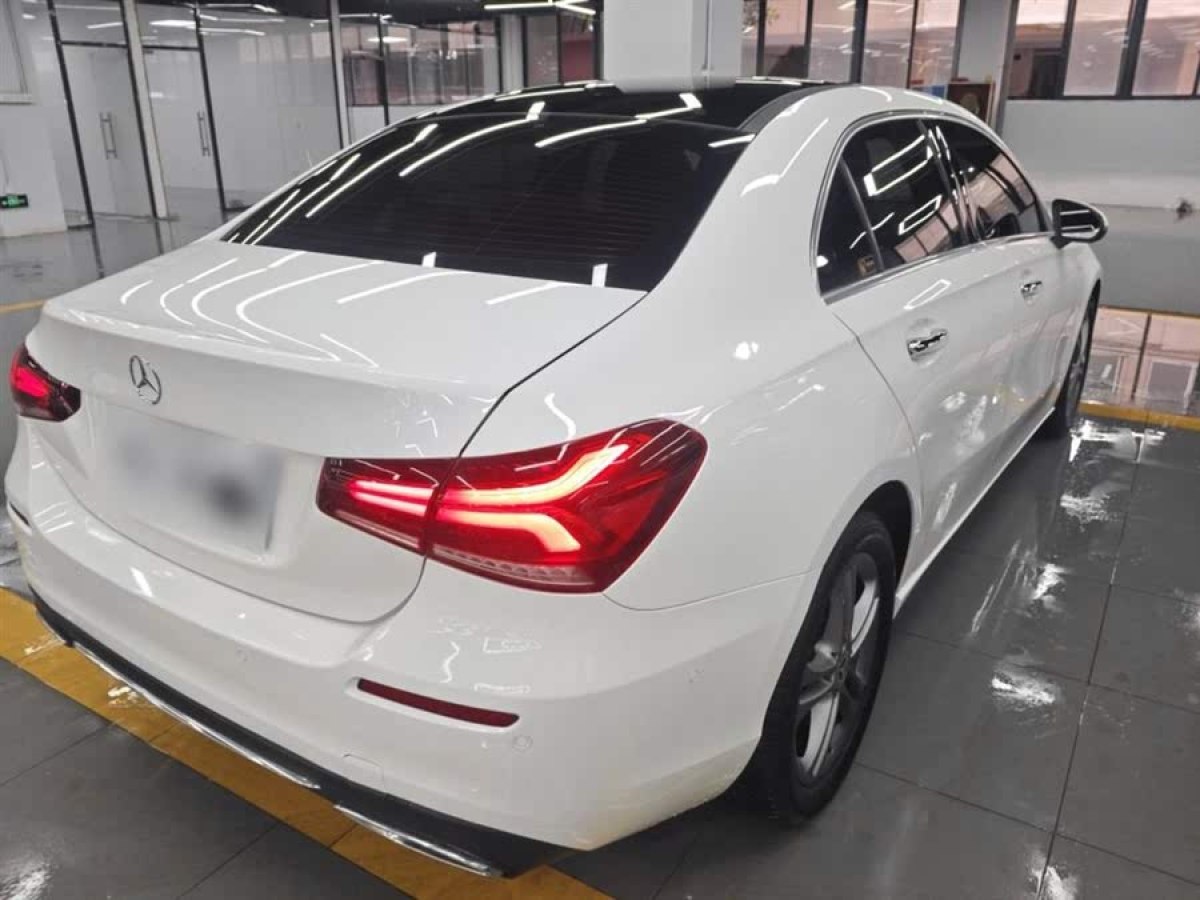 奔馳 奔馳A級  2020款 改款 A 200 L 運動轎車動感型圖片