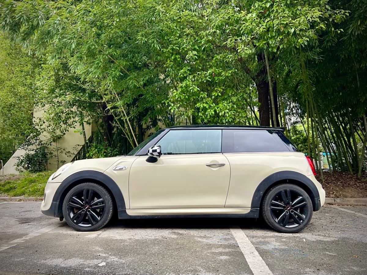 MINI MINI  2016款 2.0T COOPER S 表現(xiàn)派圖片