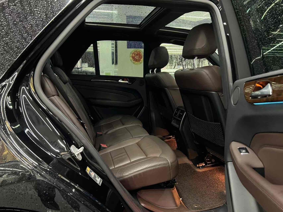 2015年6月奔驰 奔驰M级  2014款 ML 400 4MATIC豪华型