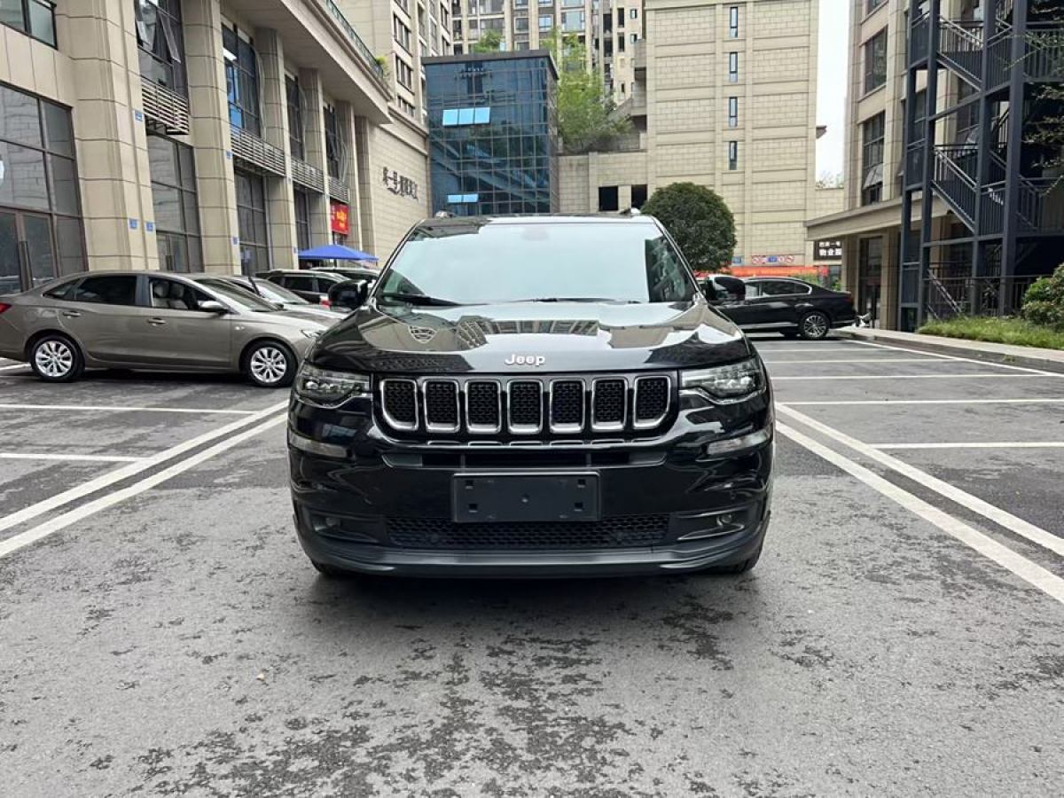 Jeep 指揮官  2018款 2.0T 兩驅(qū)進(jìn)享版 國(guó)VI圖片