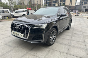 奥迪Q7 奥迪 55 TFSI quattro S line运动型