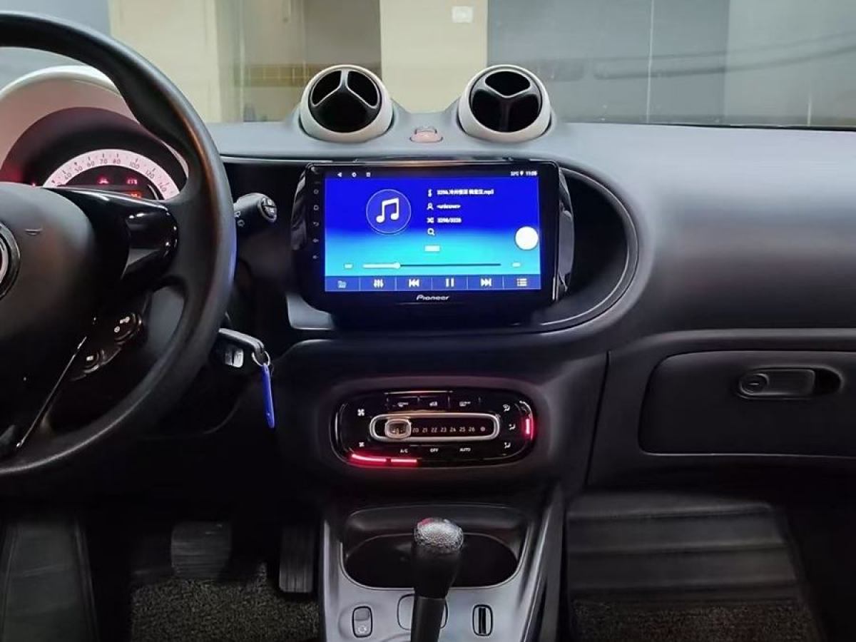 2019年1月smart forfour  2018款 1.0L 52千瓦靈動版