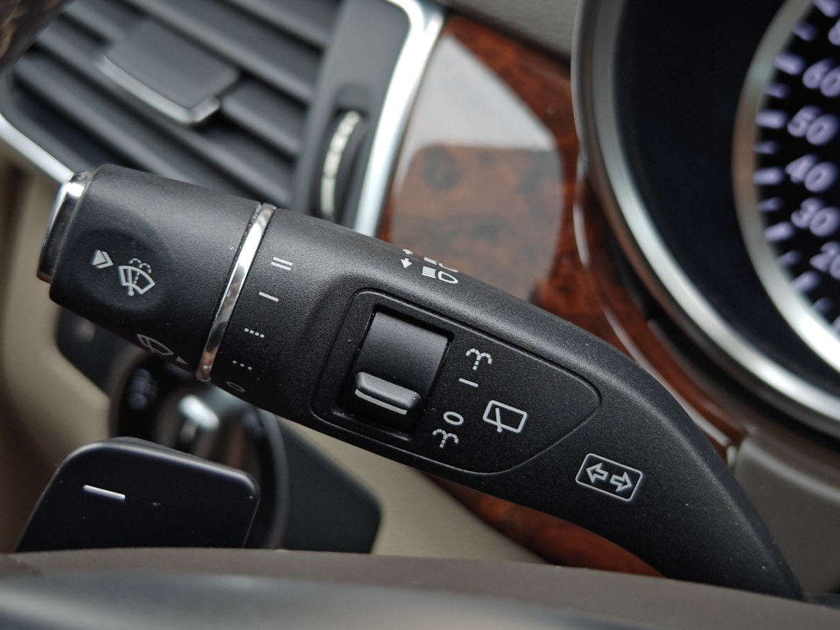 2014年8月奔驰 奔驰M级  2014款 ML 400 4MATIC动感型