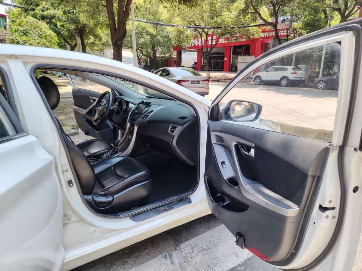 現(xiàn)代 朗動  2013款 1.6L 自動尊貴型圖片