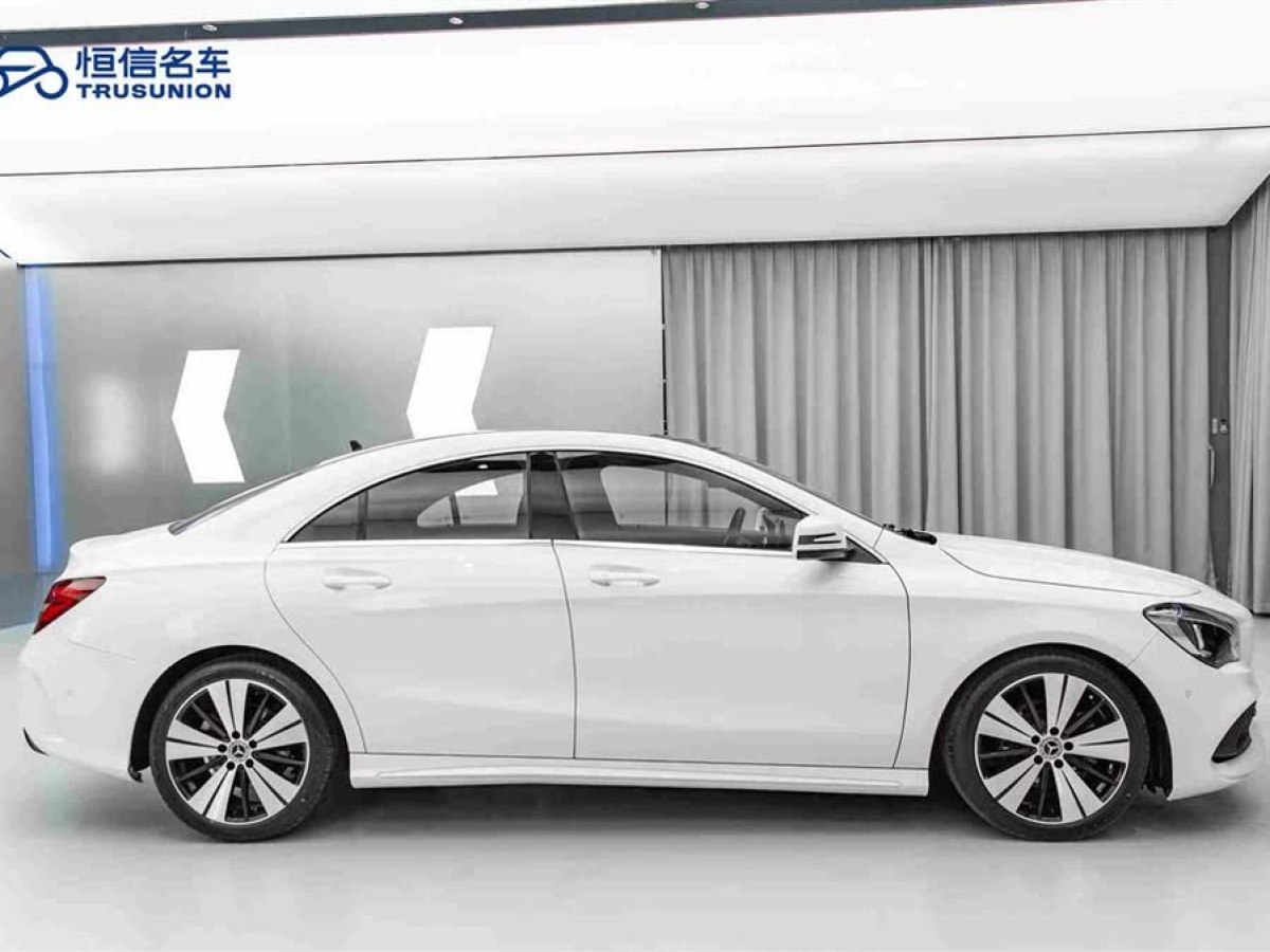 奔馳 奔馳CLA級(jí)  2019款 CLA 200 時(shí)尚型圖片