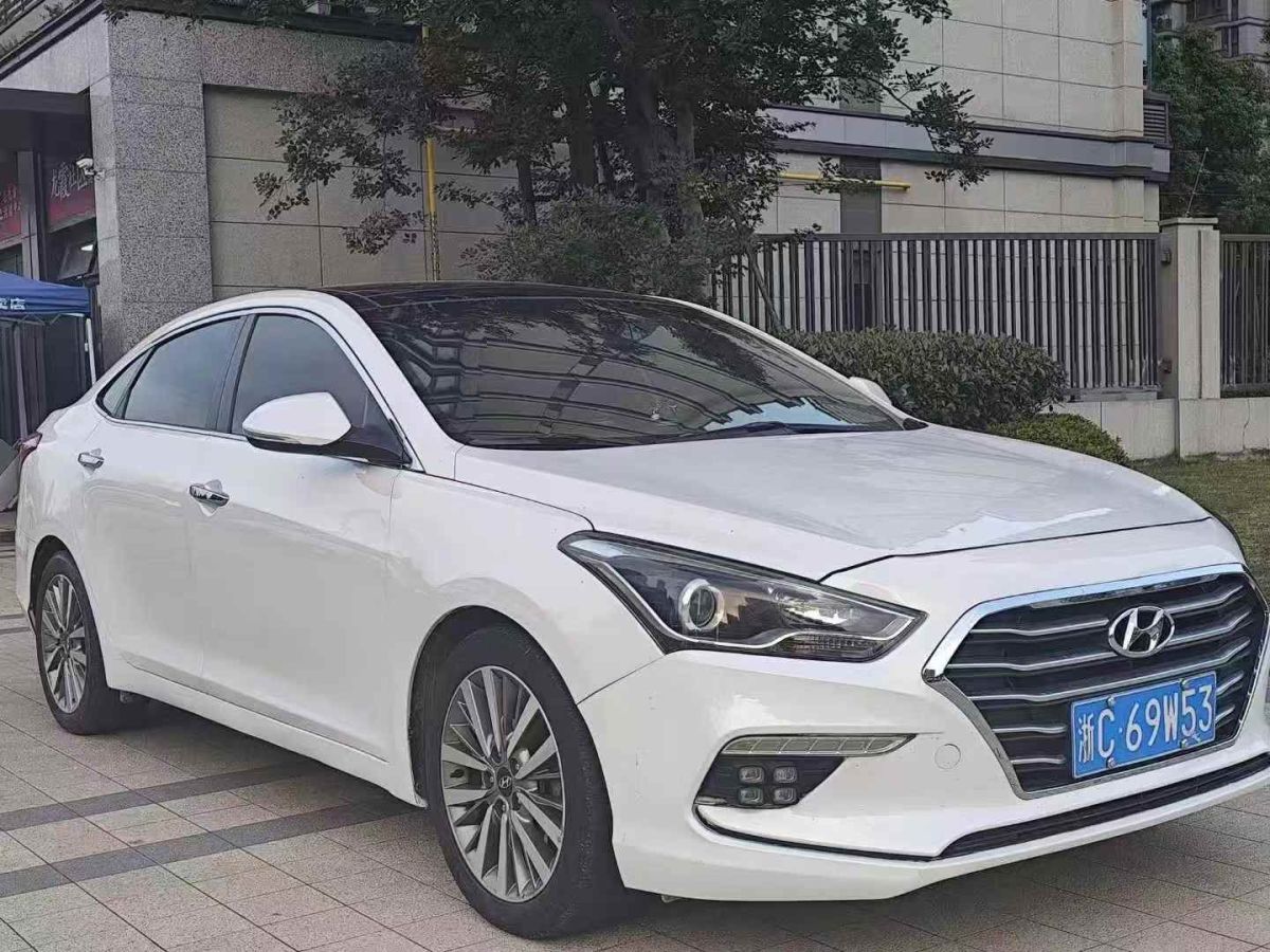 比亞迪 元  2017款 1.5L 手動(dòng)全景天窗版圖片