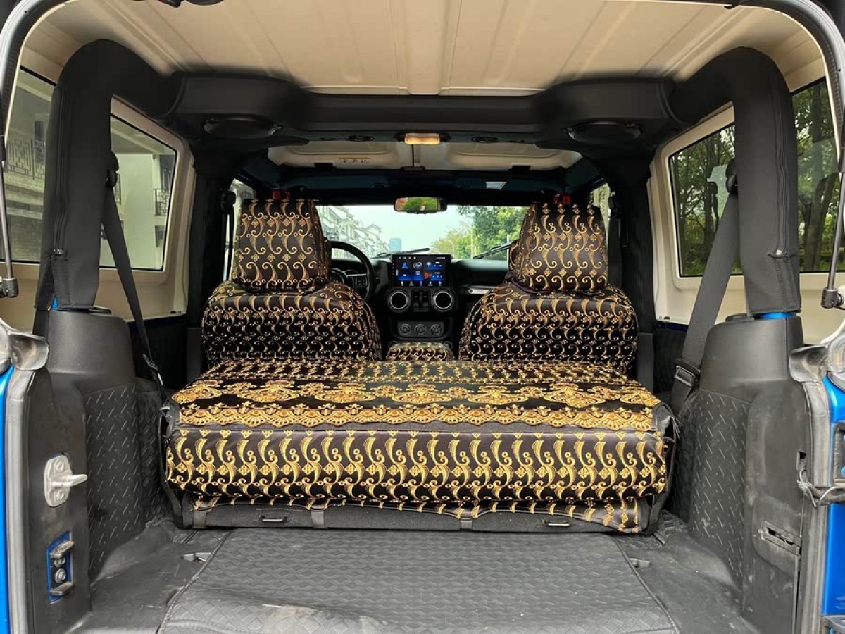 Jeep 牧馬人  2015款 3.0L Sahara 四門版圖片