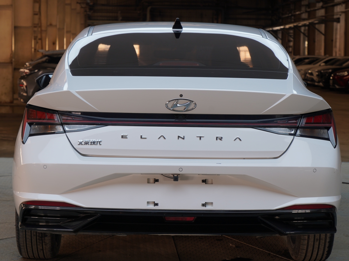 2021年12月現(xiàn)代 伊蘭特  2021款 1.5L LUX尊貴版