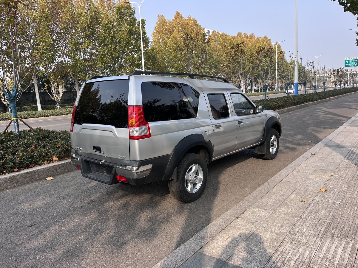 日產(chǎn) ZN廂式車  2013款 2.4L四驅(qū)標(biāo)準(zhǔn)型5座圖片