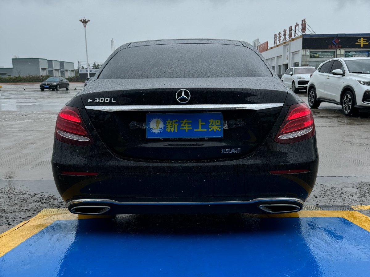 奔馳 奔馳E級  2020款 改款 E 300 L 時尚型圖片