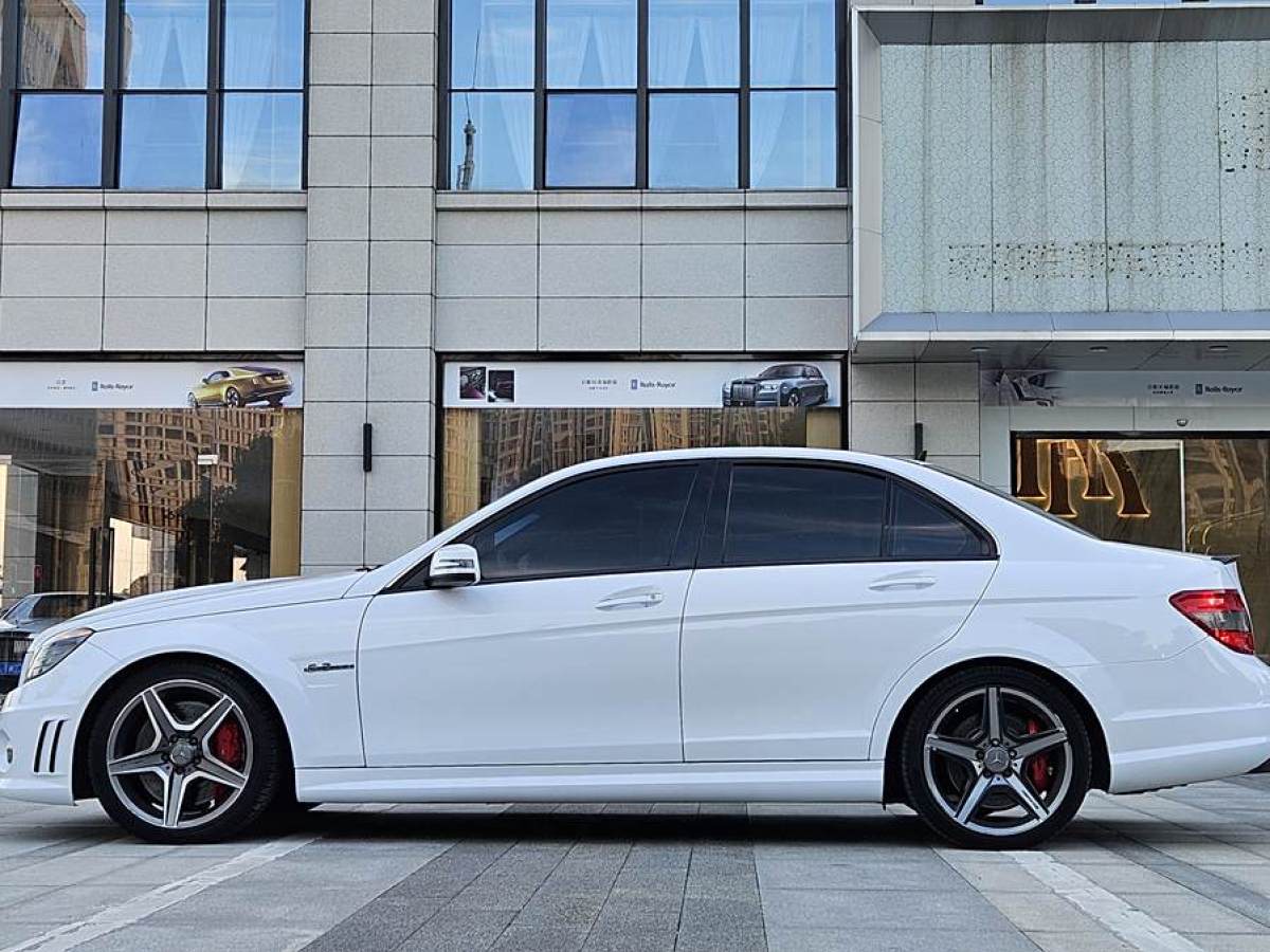 奔馳 奔馳C級(jí)AMG  2010款 AMG C 63 動(dòng)感型增強(qiáng)版圖片