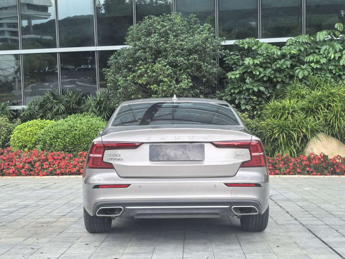 沃爾沃 S60L  2022款 B4 智逸豪華版圖片