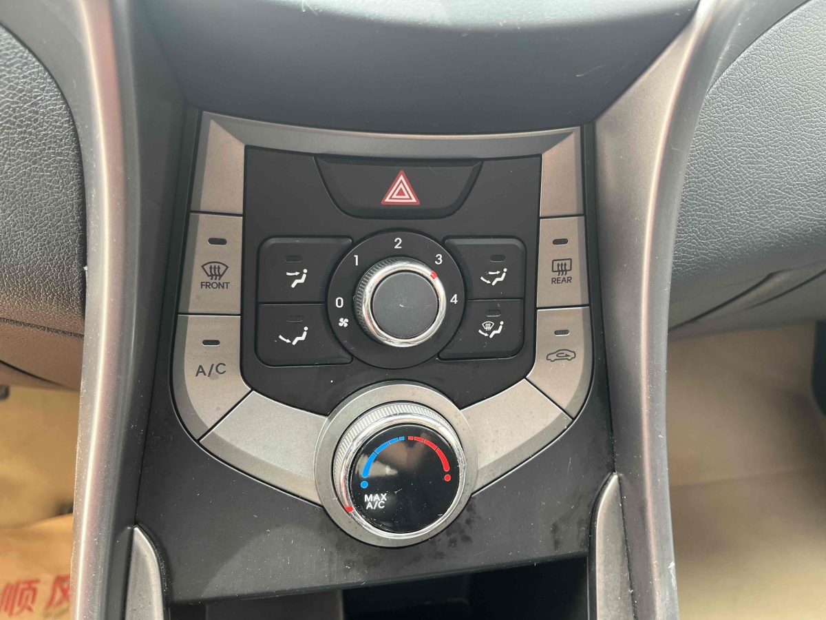 現(xiàn)代 朗動  2012款 1.6L 手動時尚型圖片