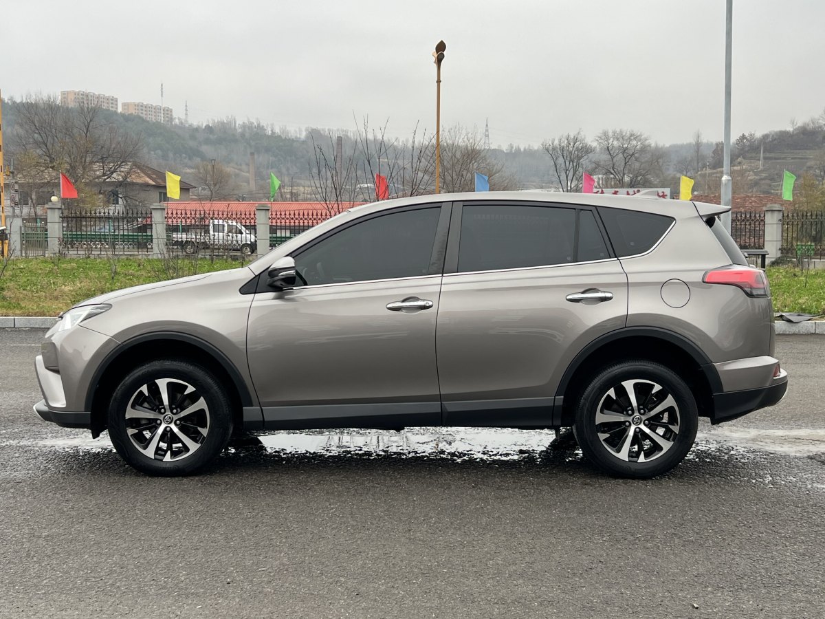 豐田 RAV4  2016款 榮放 2.0L CVT四驅(qū)新銳版圖片