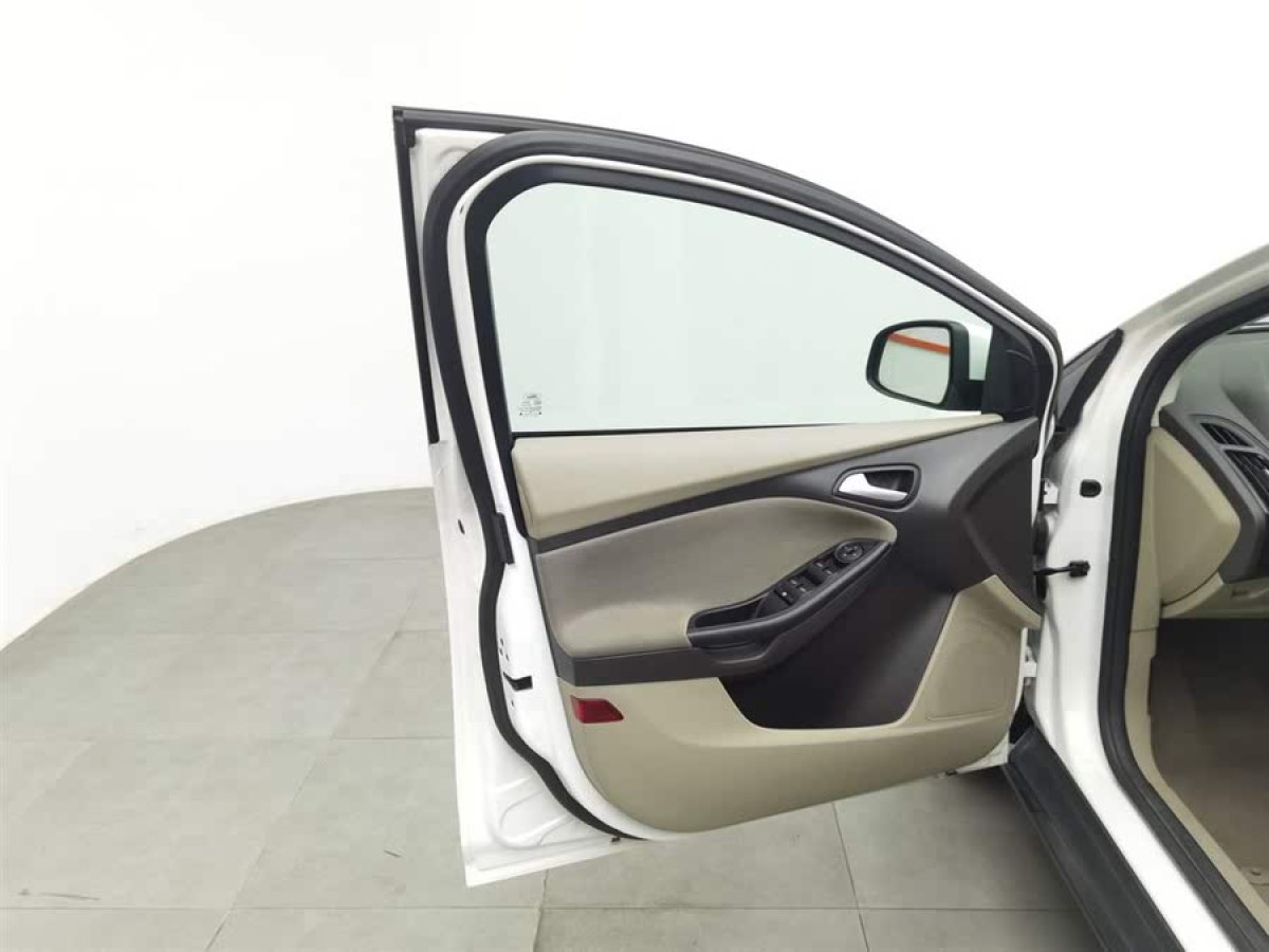福特 ?？怂? 2012款 三廂 1.6L 自動舒適型圖片