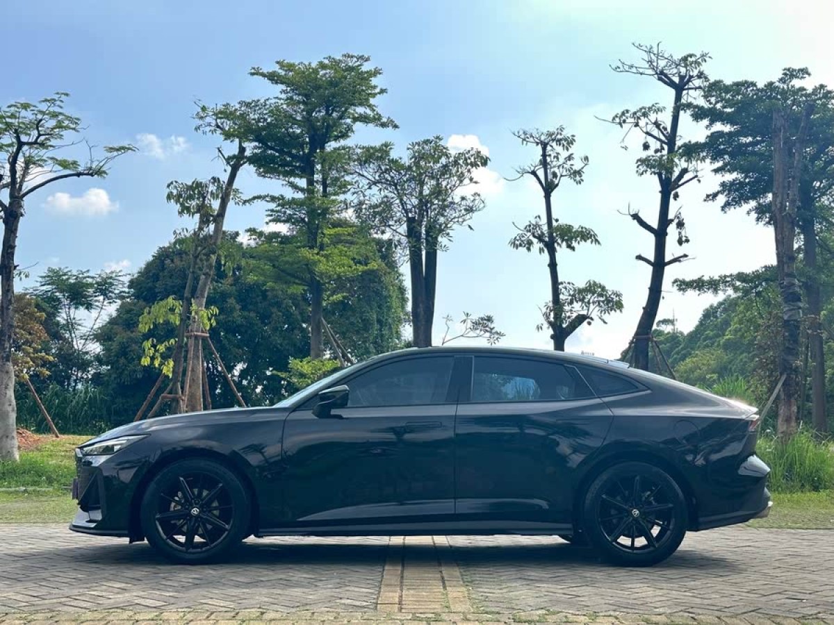 長安 長安UNI-V  2022款 1.5T 尊貴型圖片