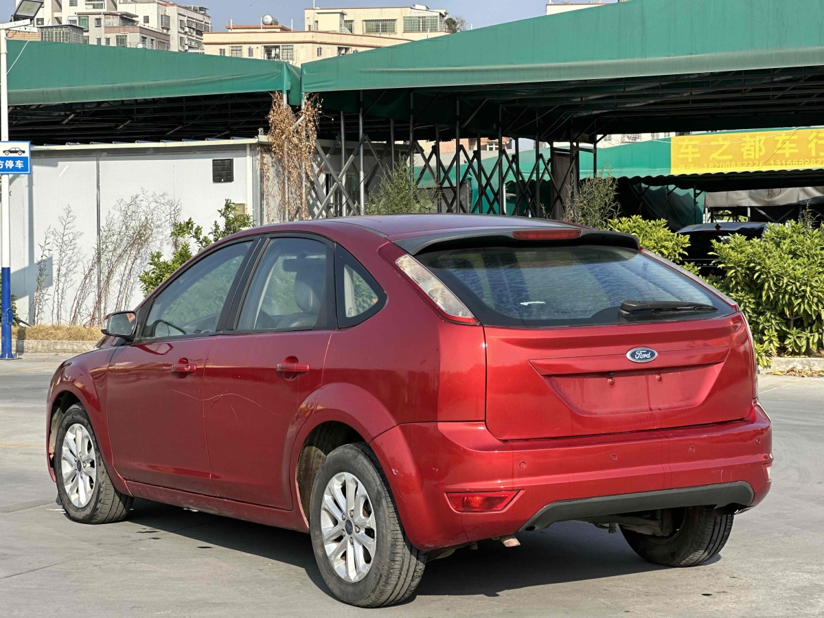 福特 ?？怂? 2013款 兩廂經(jīng)典 1.8L 自動(dòng)基本型圖片