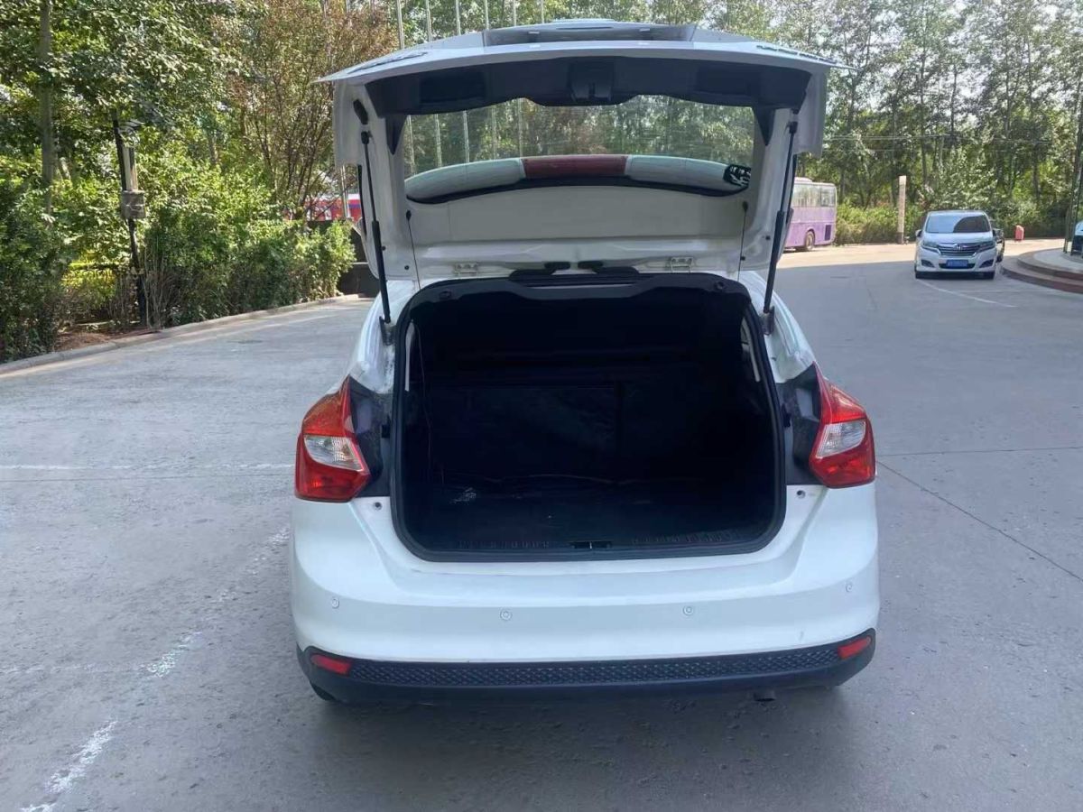 福特 ?？怂? 2013款 2.0T ST 標(biāo)準(zhǔn)版圖片