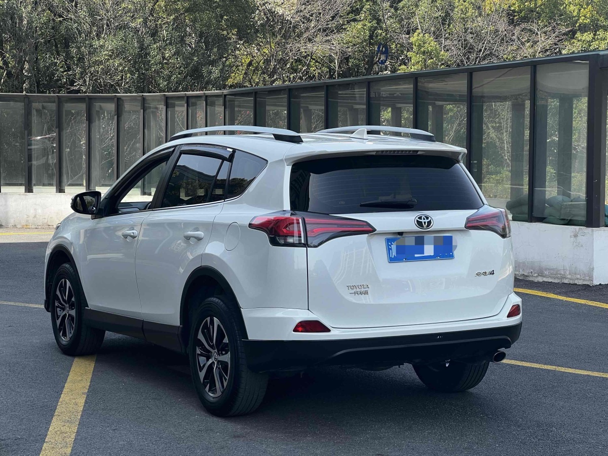 豐田 RAV4  2018款 榮放 2.0L CVT兩驅(qū)風尚版圖片