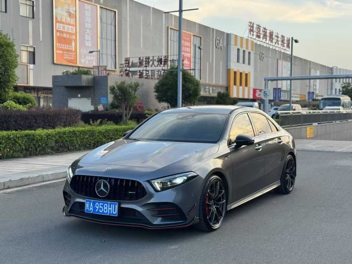 奔馳 奔馳A級(jí)  2020款 改款 A 180 L 運(yùn)動(dòng)轎車(chē)特殊配置圖片