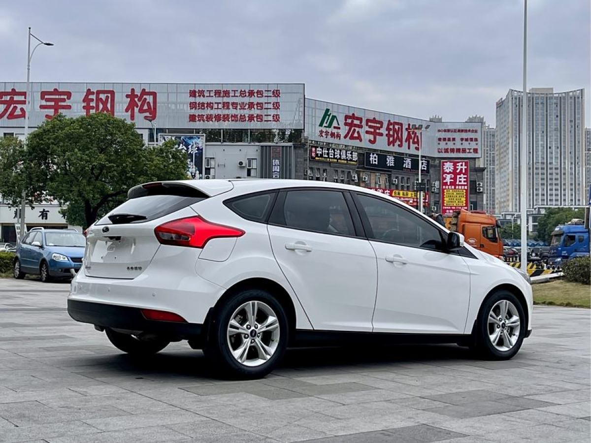 福特 福克斯  2018款 兩廂經(jīng)典 1.6L 自動舒適型智行版圖片