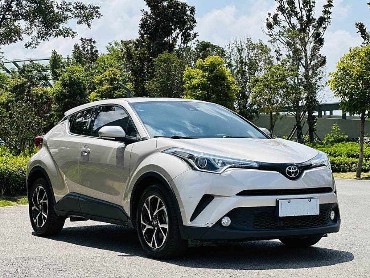 豐田 C-HR  2020款 2.0L 領(lǐng)先版圖片