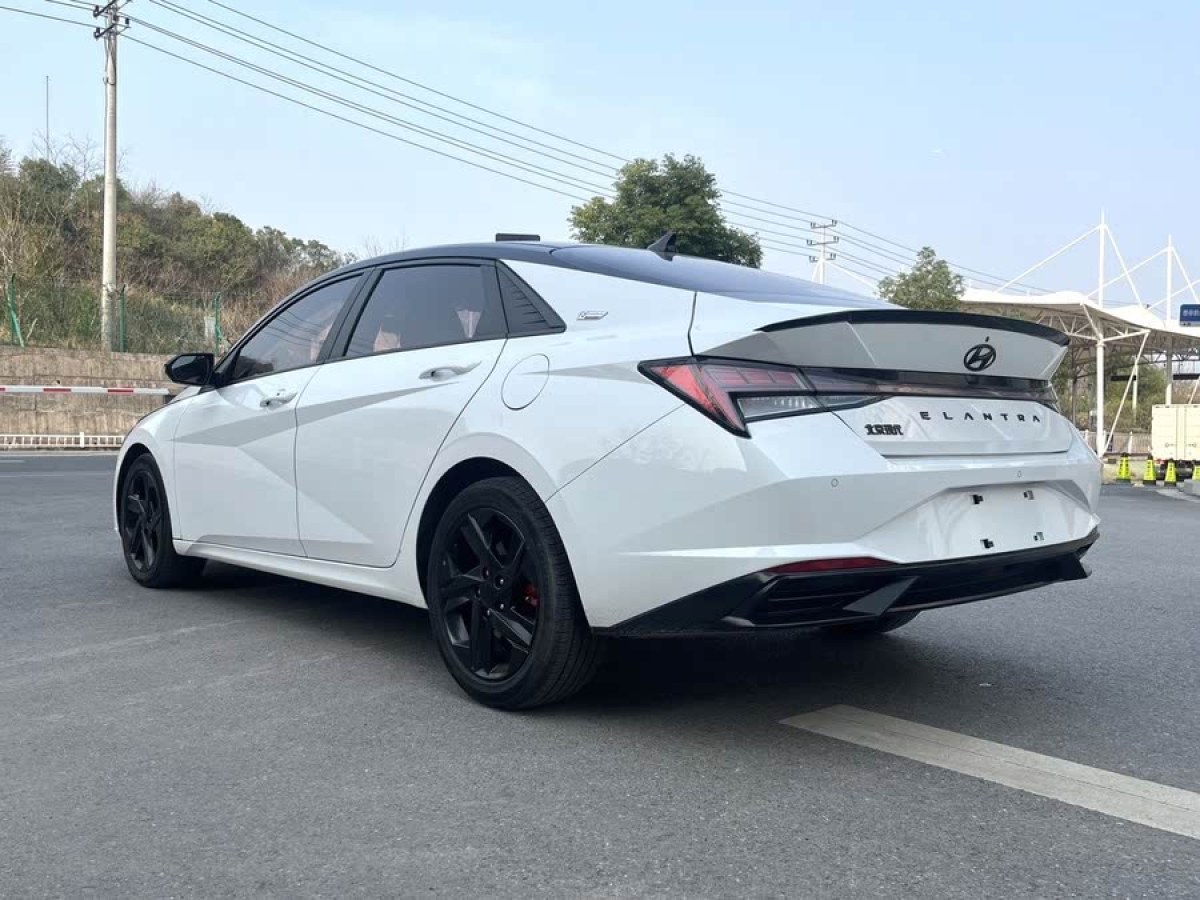 現(xiàn)代 伊蘭特  2022款 1.5L CVT 20周年紀念款圖片