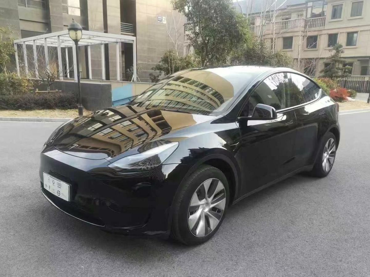 特斯拉 Model S  2023款 三電機(jī)全輪驅(qū)動(dòng) Plaid版圖片