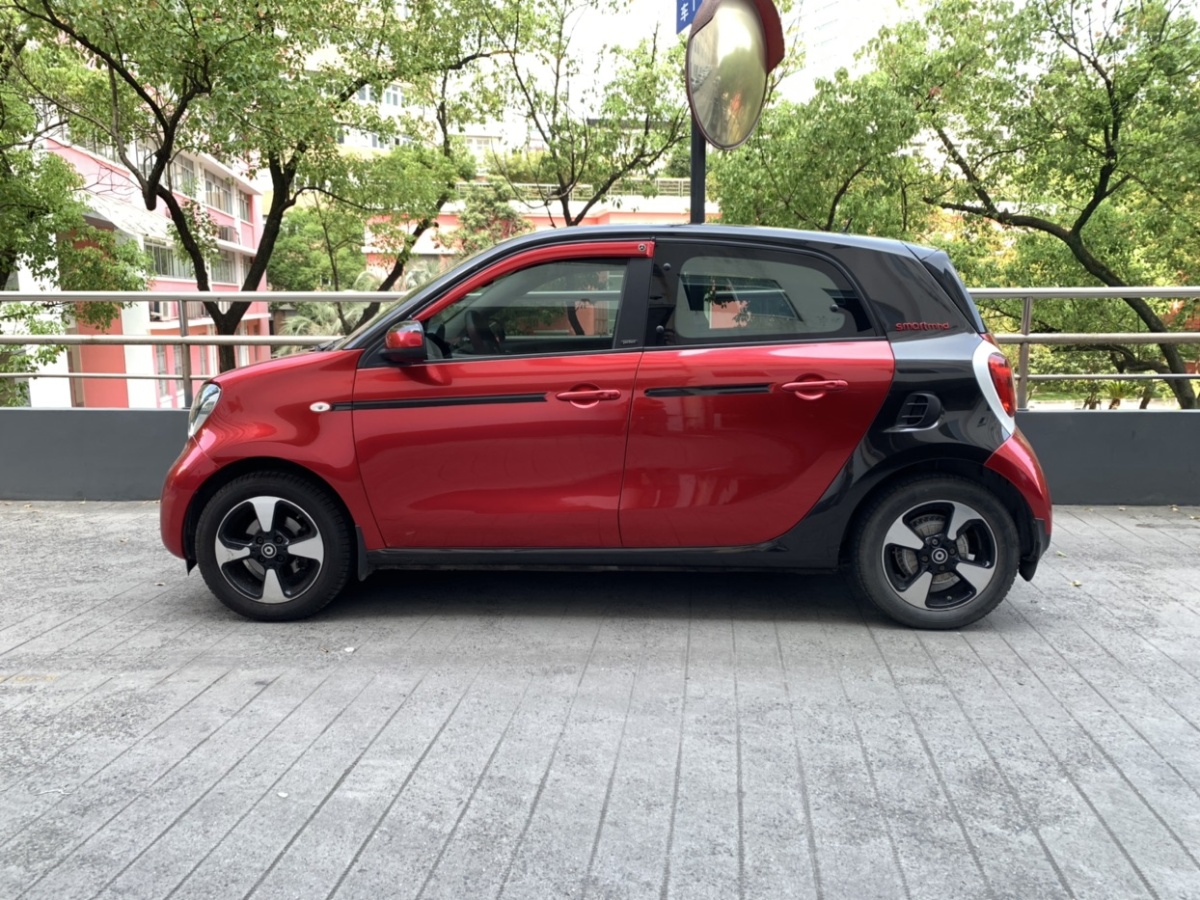 2019年3月smart forfour  2018款 0.9T 66千瓦風(fēng)尚型