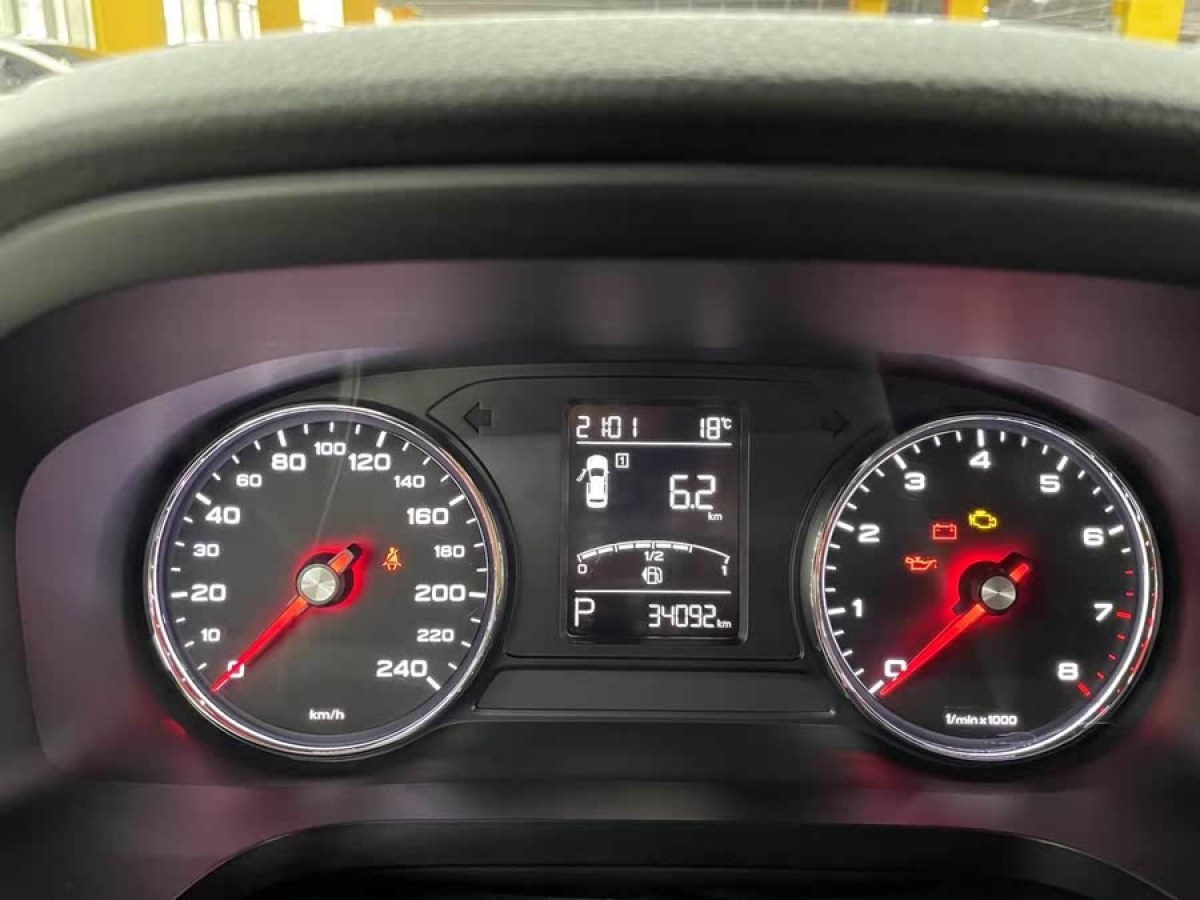 榮威 i6  2020款  PLUS 1.6L CVT 4G互聯(lián)榮耀旗艦版圖片