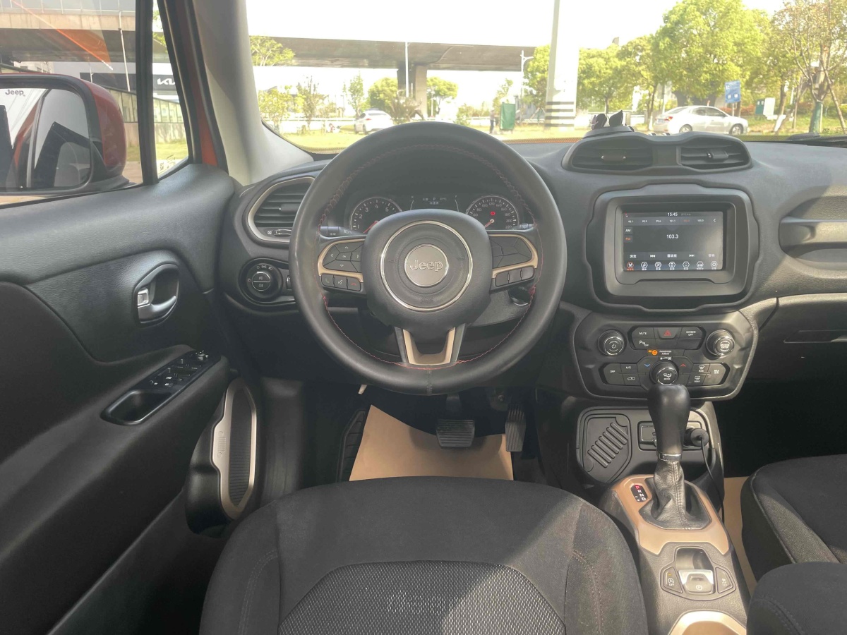 Jeep 自由俠  2017款 180T 自動勁能版圖片