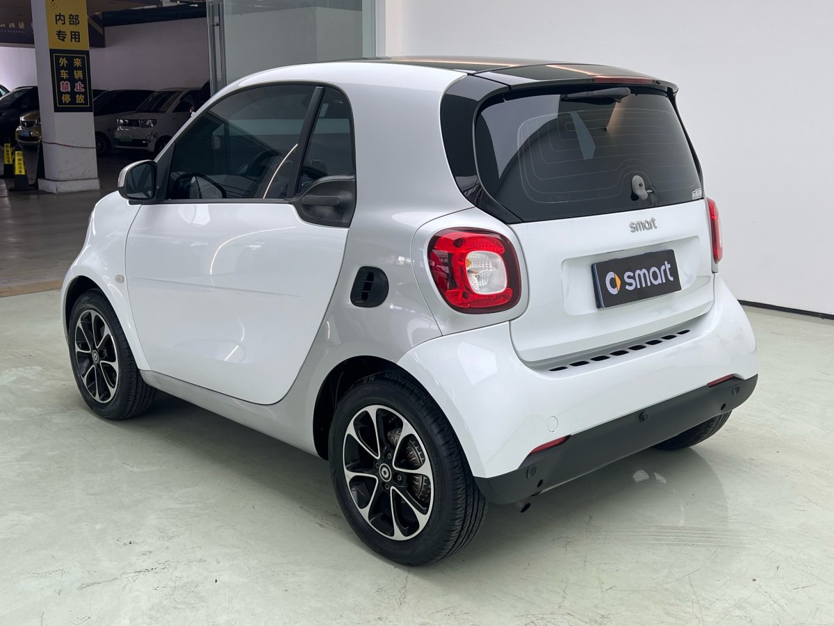 2016年3月smart fortwo  2015款 1.0L 52千瓦硬頂激情版