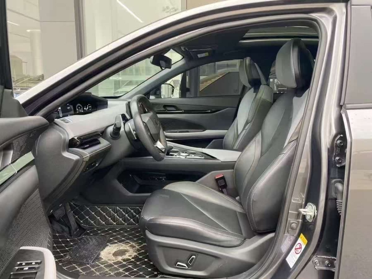 長安 長安UNI-V  2022款 1.5T 尊貴型圖片