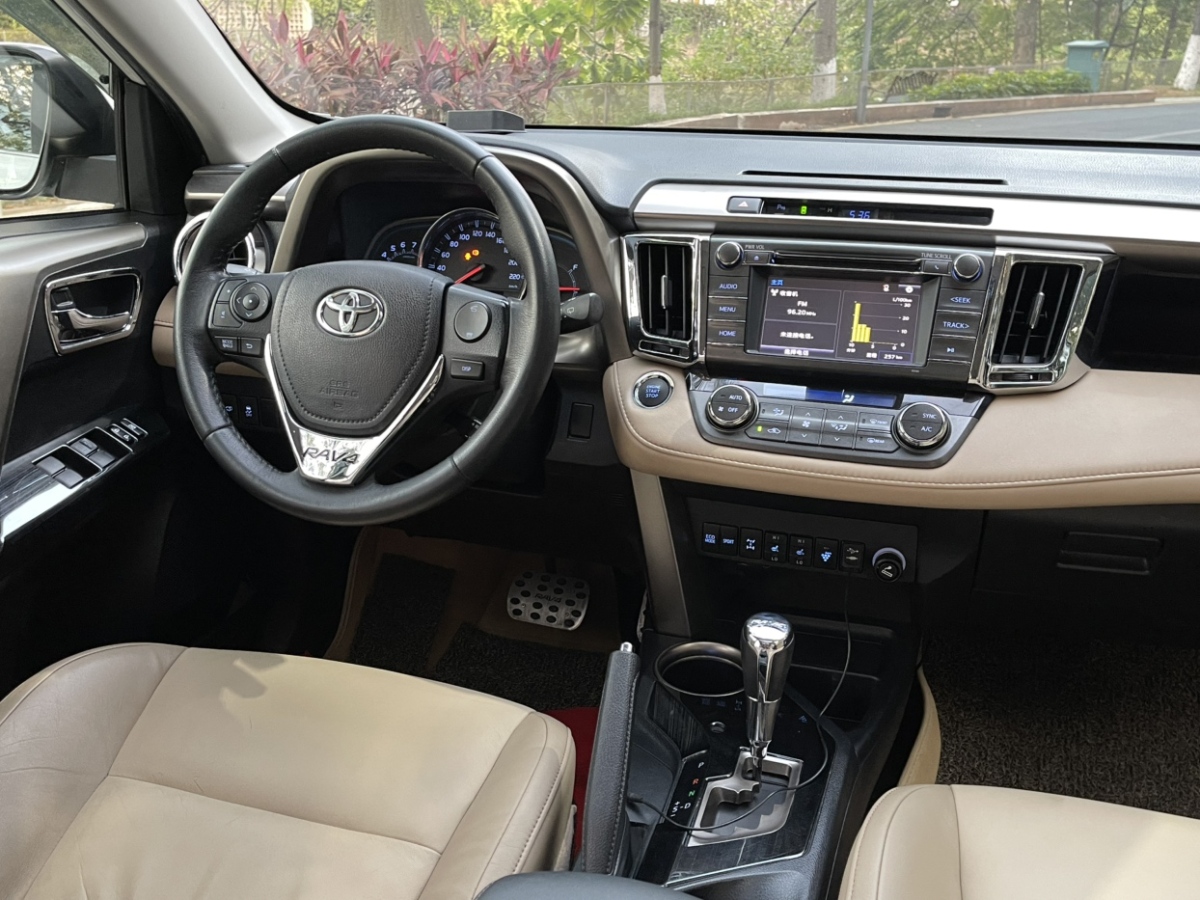 豐田 RAV4榮放  2015款 2.5L 自動四驅(qū)豪華版圖片