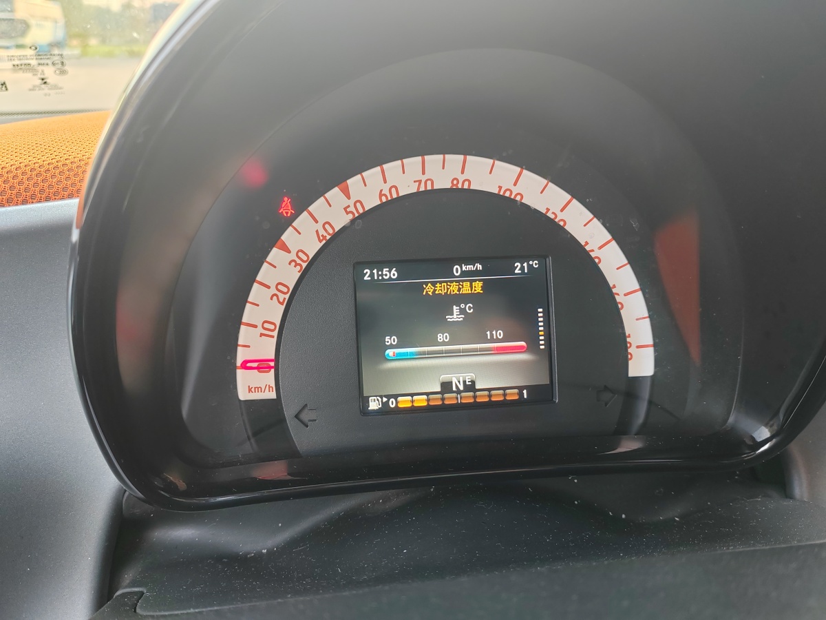 2017年8月smart fortwo  2017款 1.0L 52千瓦硬頂摯愛特別版