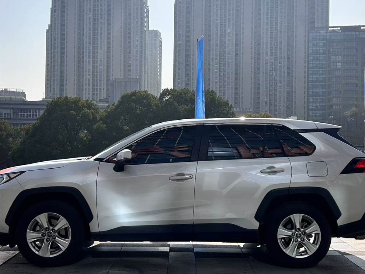 豐田 RAV4榮放  2024款 2.0L CVT兩驅(qū)都市版圖片