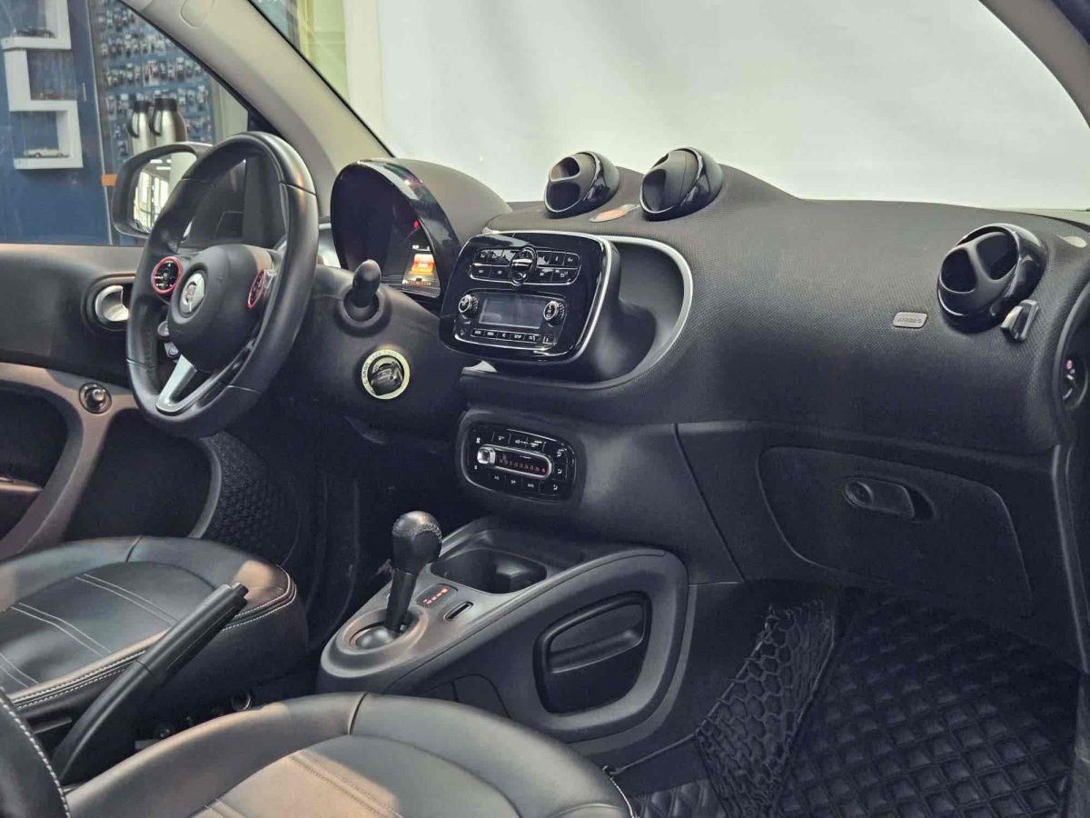 smart fortwo  2018款 1.0L 52千瓦硬頂激情版圖片