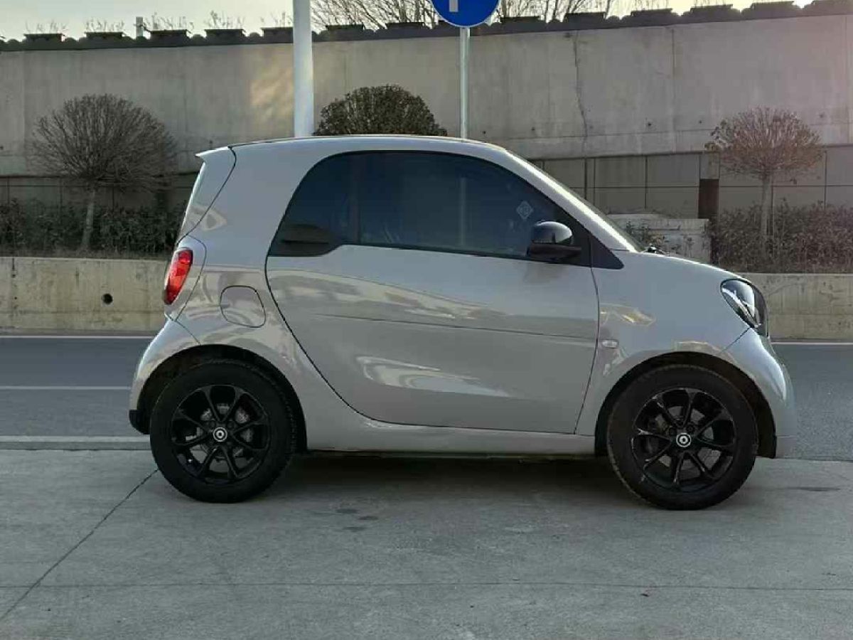 smart fortwo  2018款 0.9T 66千瓦20周年特別版圖片