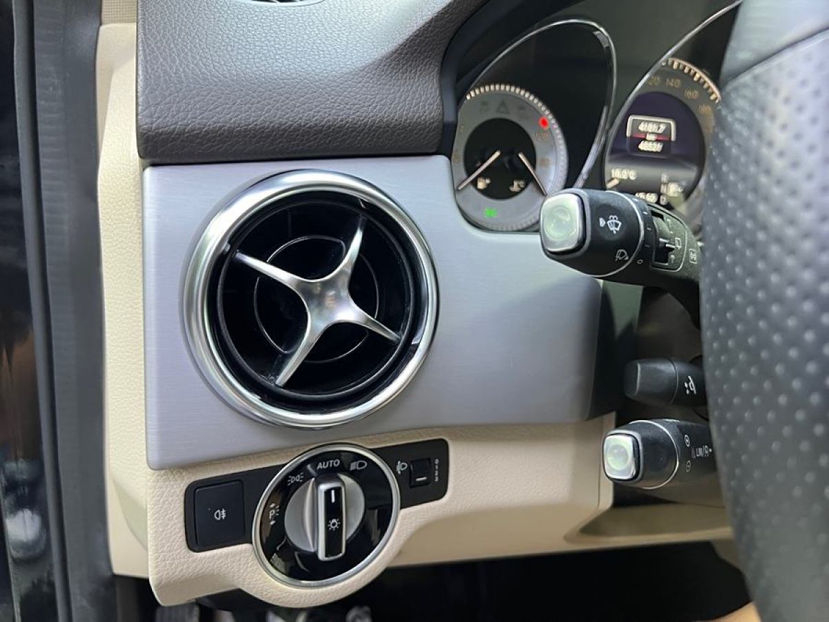 奔驰 奔驰GLK级  2015款 GLK 260 4MATIC 动感型 极致版图片