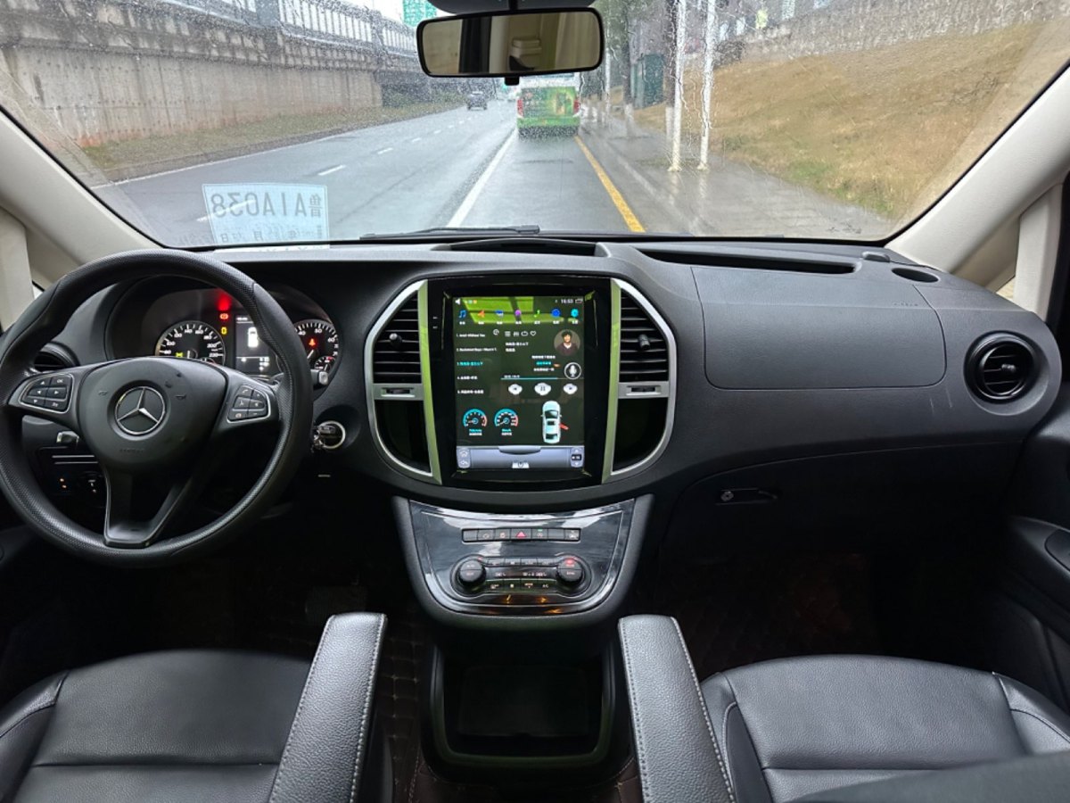 奔驰 威霆  2018款 2.0T 商务版图片