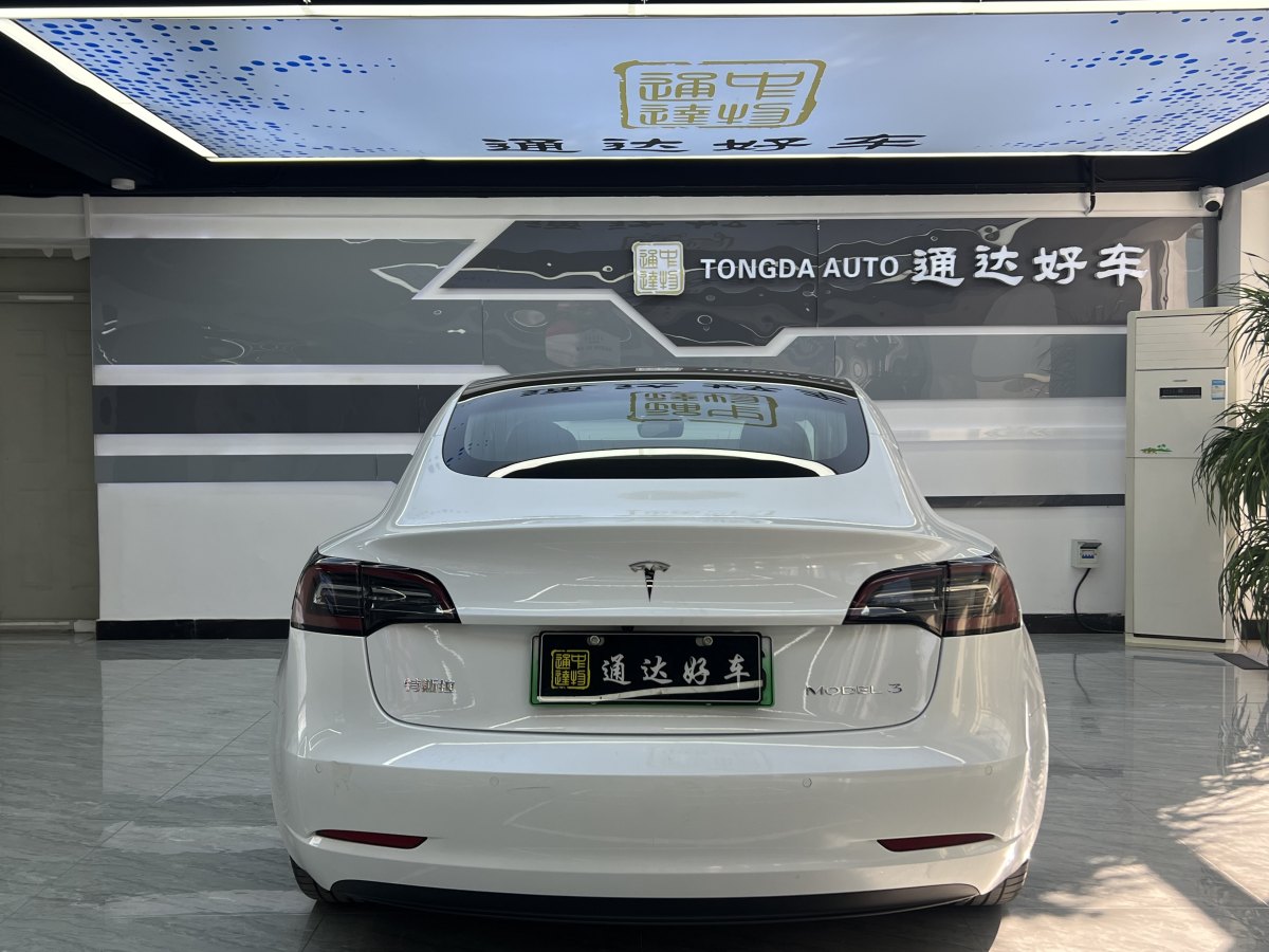 特斯拉 Model 3  2020款 改款 標(biāo)準(zhǔn)續(xù)航后驅(qū)升級版圖片