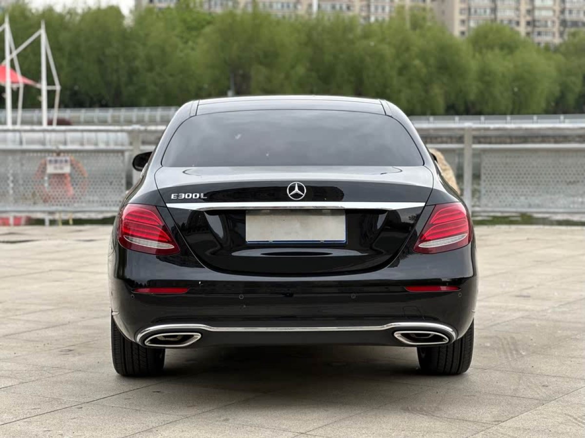 奔馳 奔馳E級(jí)  2019款 改款 E 300 L 豪華型圖片