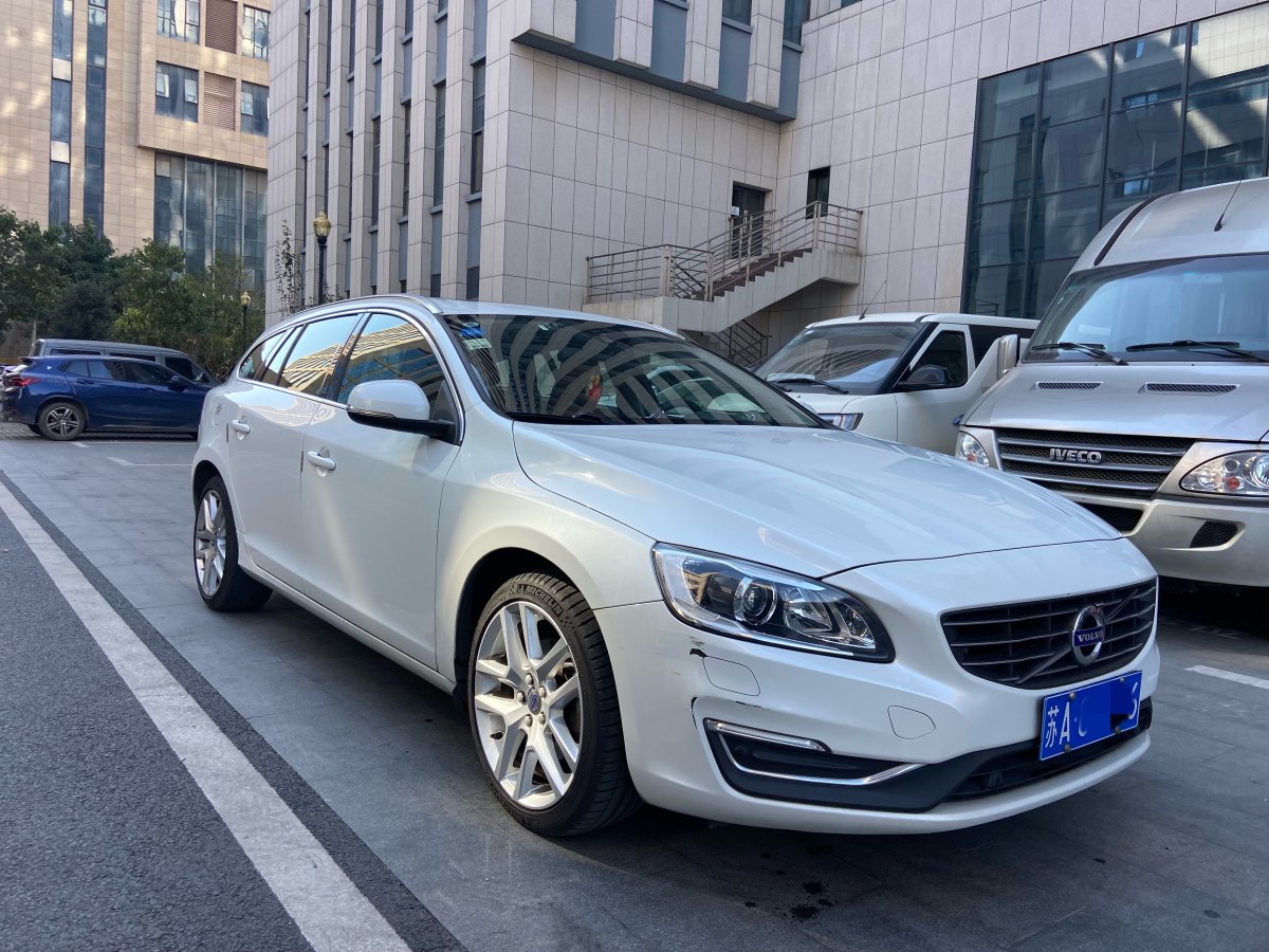 沃尔沃 v60 2017款 t5 智雅版 国vi 白色 手动挡对价格不满意?