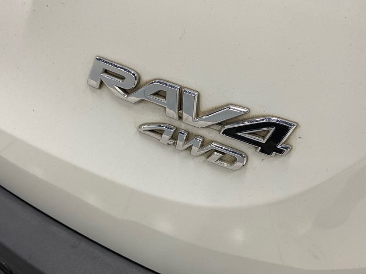 2015年6月豐田 RAV4榮放  2015款 2.5L 自動四驅(qū)精英版