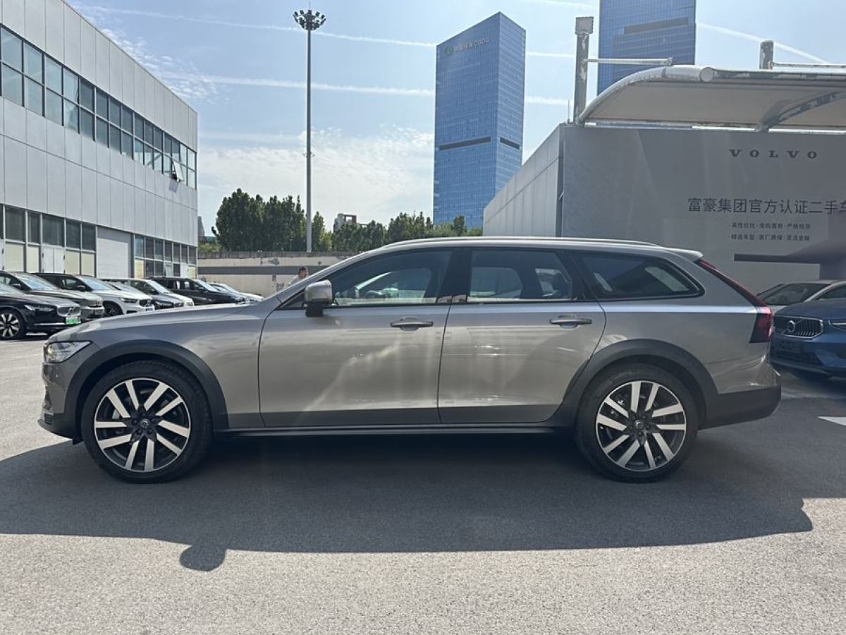 2022年10月沃爾沃 V90  2024款 Cross Country B5 AWD 智尊版