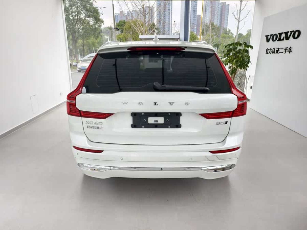 沃爾沃 XC60  2024款 B5 四驅(qū)智逸豪華版圖片