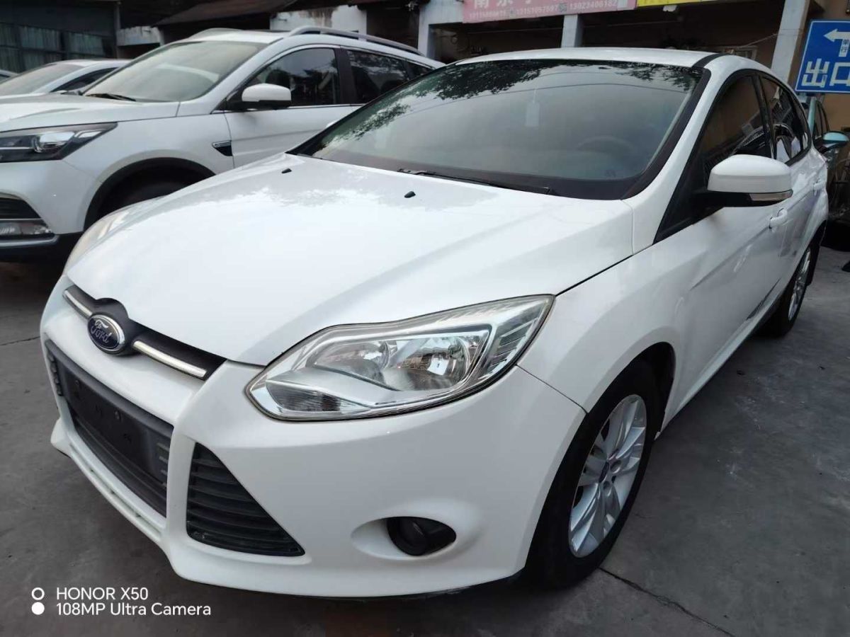福特 ?？怂? 2014款 兩廂經(jīng)典 1.8L 自動酷白典藏版圖片