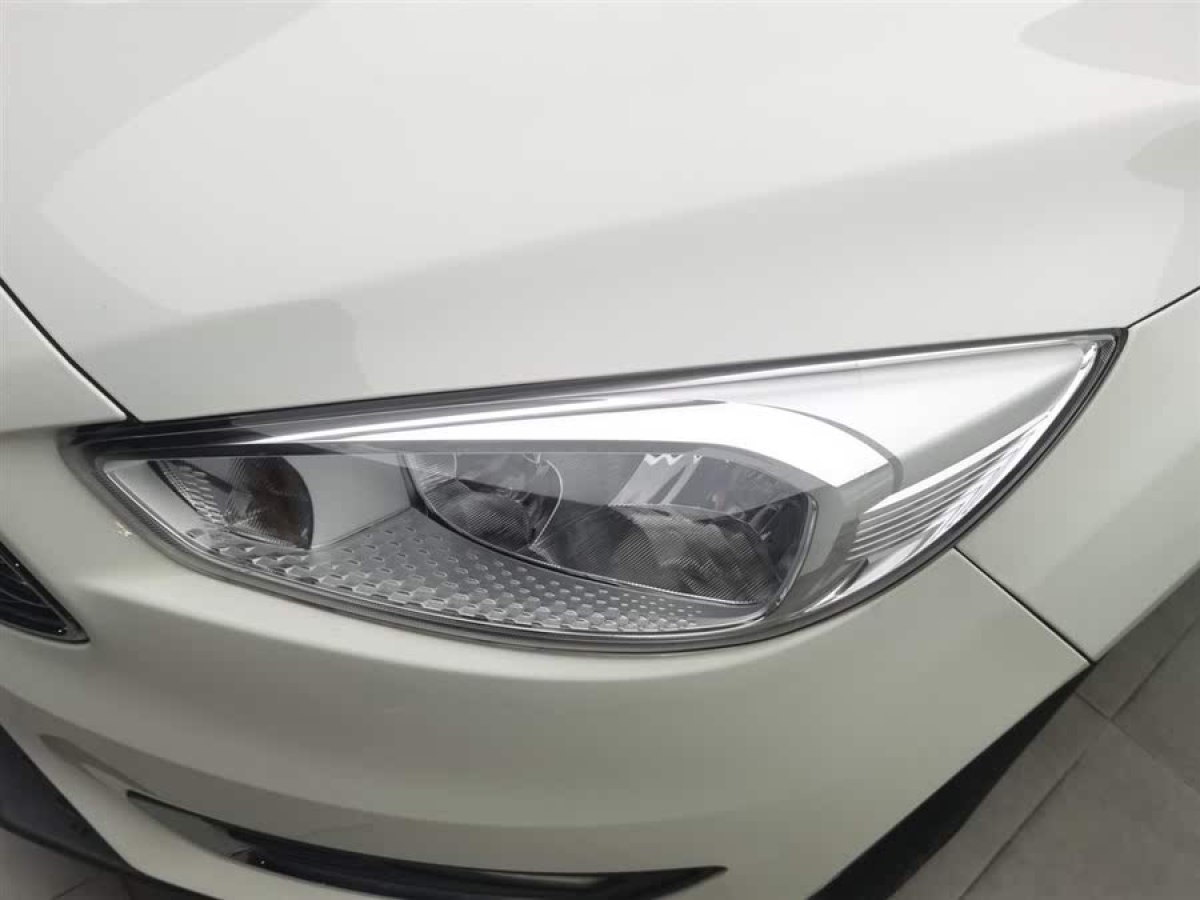 福特 福克斯  2015款 三廂 EcoBoost 125 自動(dòng)超能風(fēng)尚型圖片