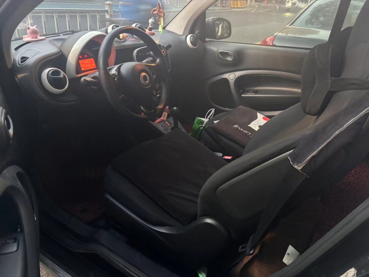 2015年8月smart fortwo  2015款 1.0L 52千瓦硬頂激情版