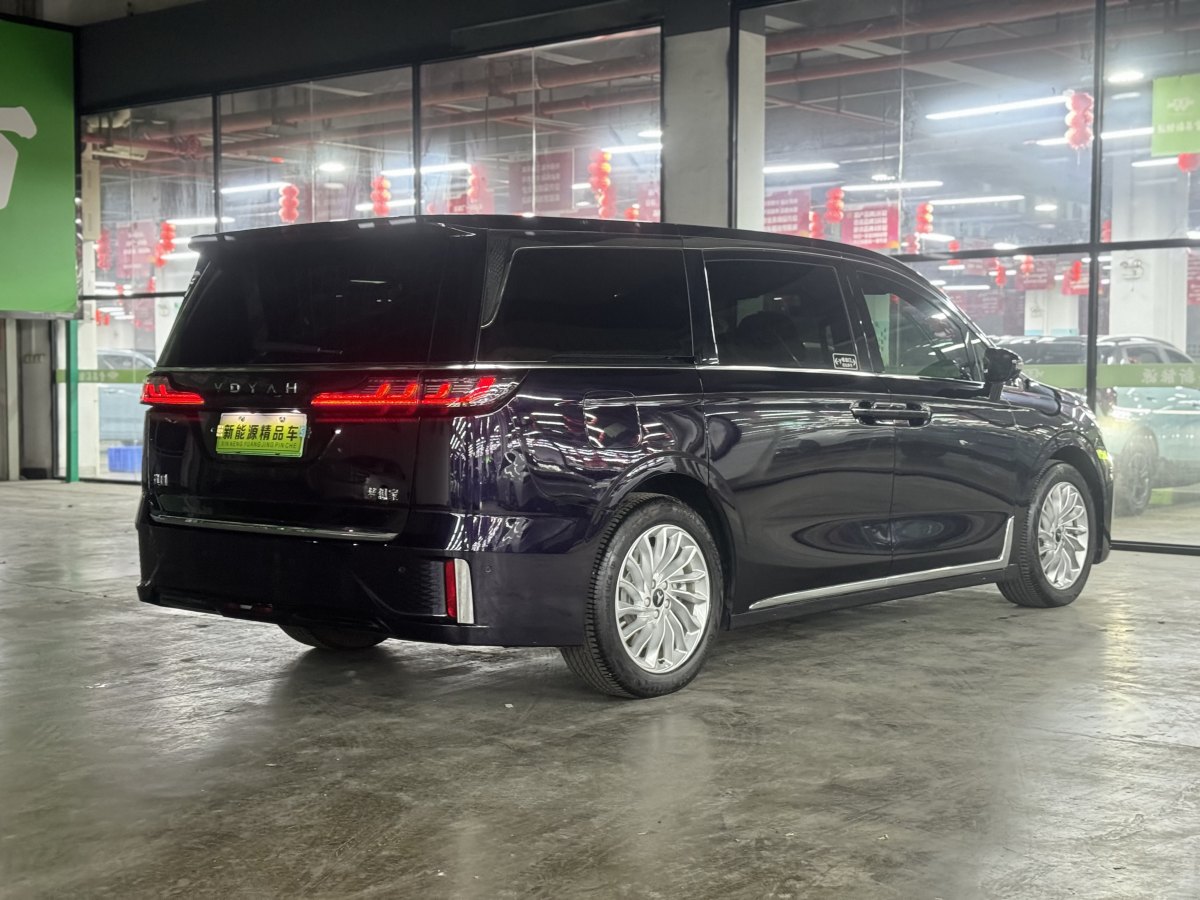 嵐圖 夢想家  2024款 PHEV 超長續(xù)航尊貴版圖片